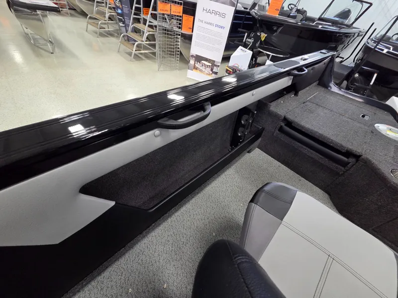 Slide: The Image of Crestliner 1950 Superhawk 2026 - 28