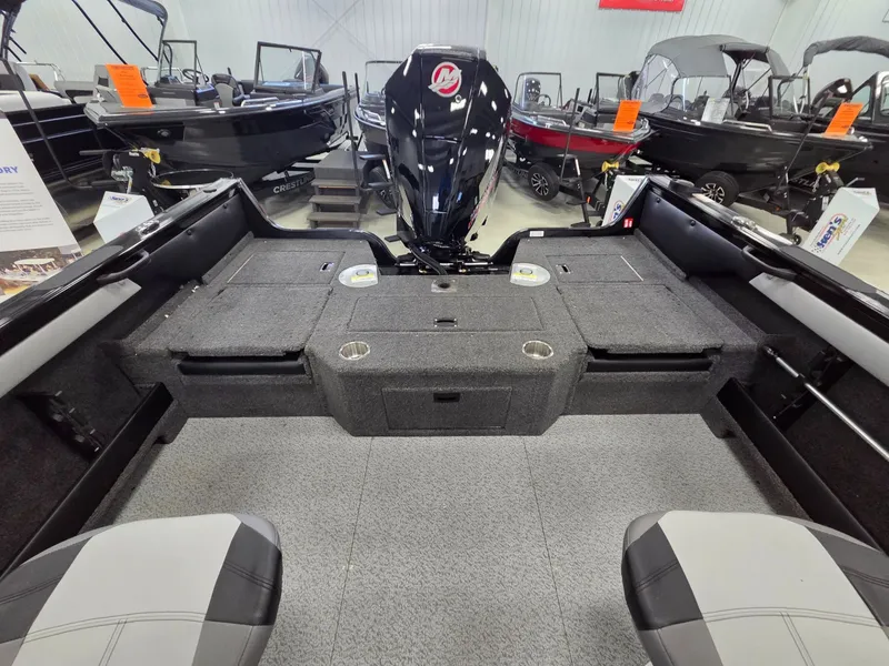 Slide: The Image of Crestliner 1950 Superhawk 2026 - 29