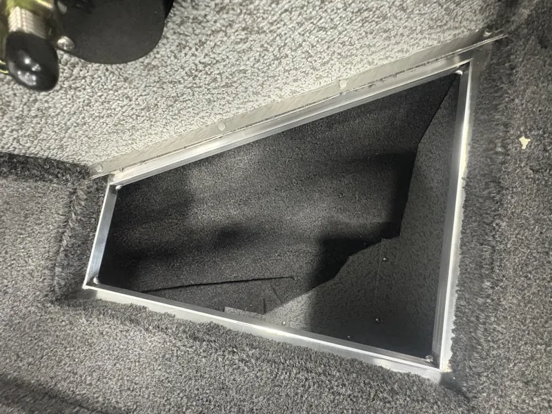 Slide: The Image of Crestliner 1950 Sportfish 2026 - 16