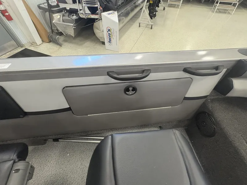 Slide: The Image of Crestliner 1950 Sportfish 2026 - 19