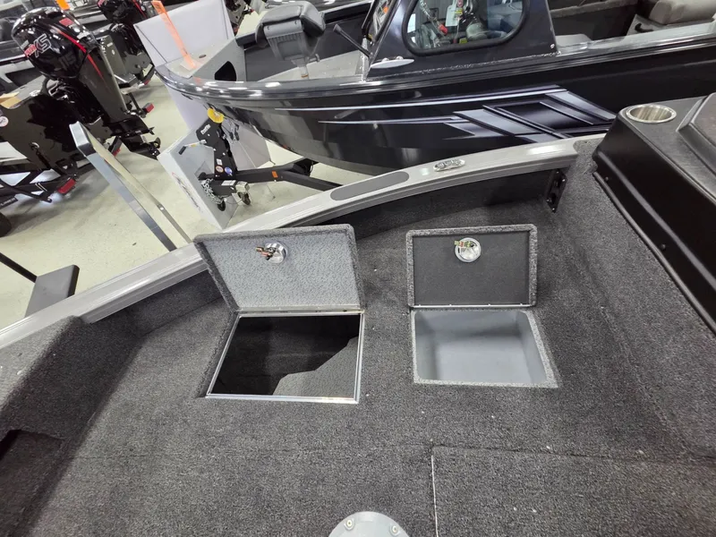 Slide: The Image of Crestliner 2050 Fish Hawk 2026 - 11