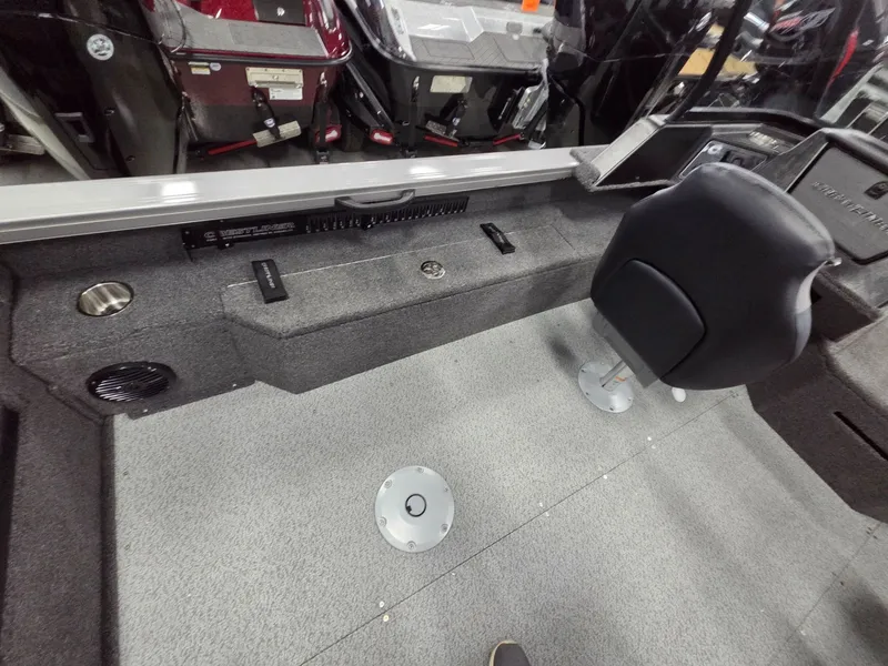 Slide: The Image of Crestliner 2050 Fish Hawk 2026 - 24