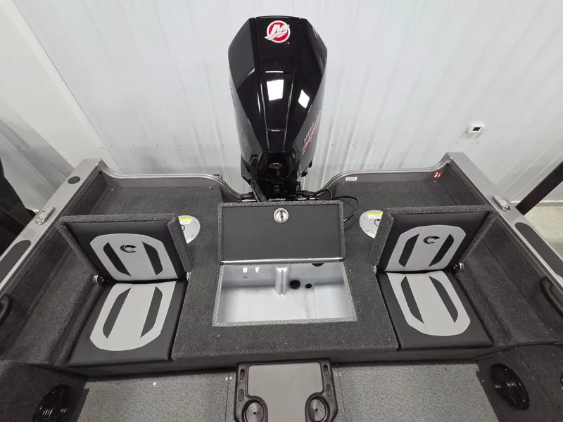 Slide: The Image of Crestliner 2050 Fish Hawk 2026 - 28