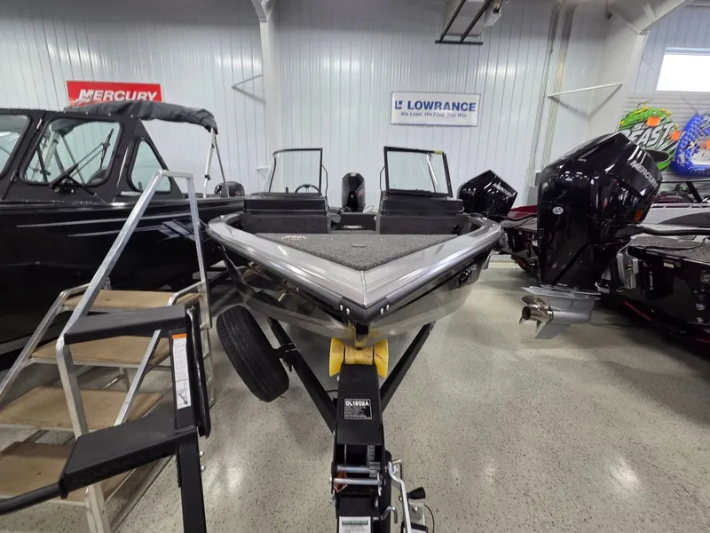 Slide: The Image of Crestliner 2050 Fish Hawk 2026 - 5