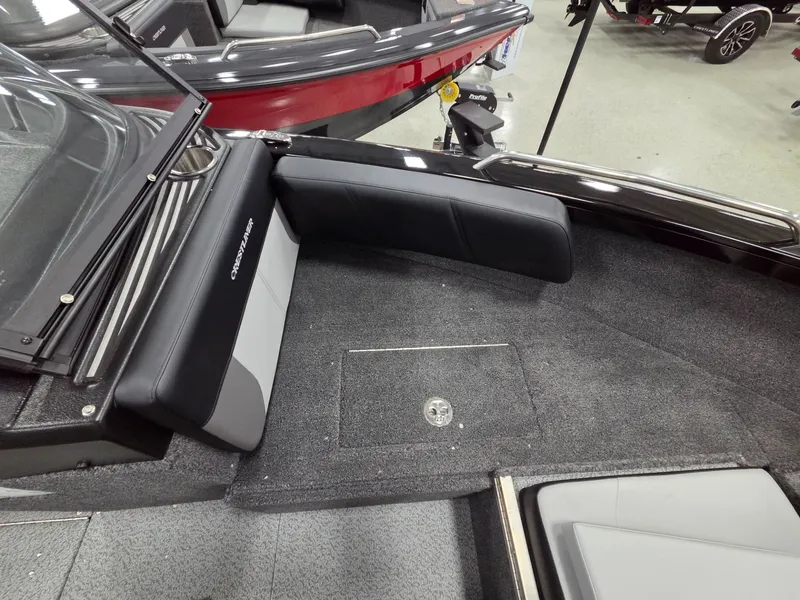 Slide: The Image of Crestliner 2050 Sportfish 2026 - 11