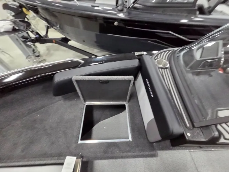 Slide: The Image of Crestliner 2050 Sportfish 2026 - 14