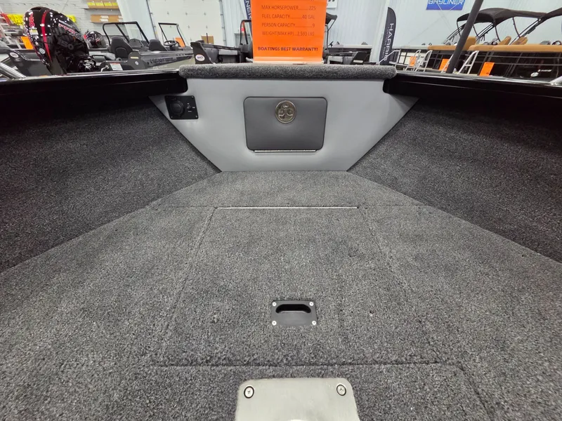 Slide: The Image of Crestliner 2050 Sportfish 2026 - 15