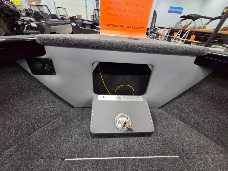 Slide: The Image of Crestliner 2050 Sportfish 2026 - 16