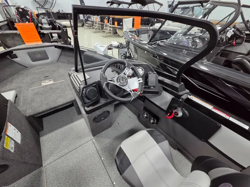 Slide: The Image of Crestliner 2050 Sportfish 2026 - 21