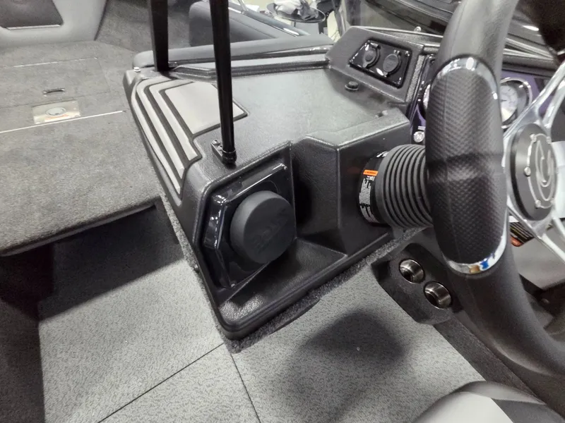 Slide: The Image of Crestliner 2050 Sportfish 2026 - 23