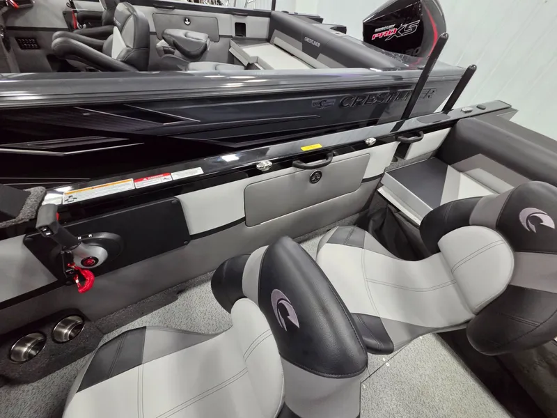 Slide: The Image of Crestliner 2050 Sportfish 2026 - 25