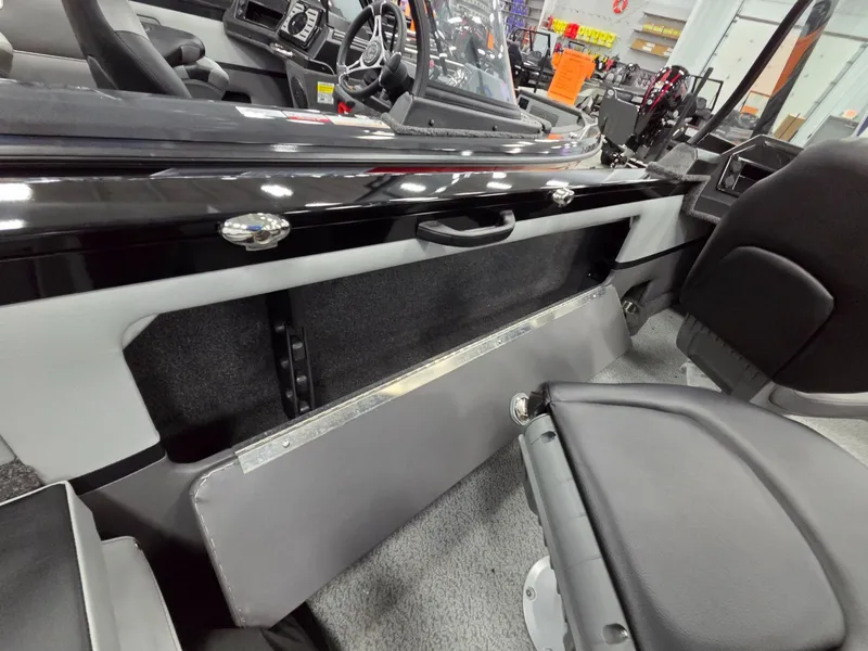 Slide: The Image of Crestliner 2050 Sportfish 2026 - 28