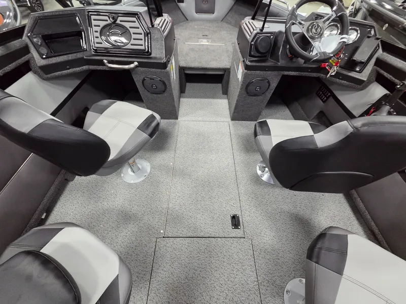 Slide: The Image of Crestliner 2050 Sportfish 2026 - 29