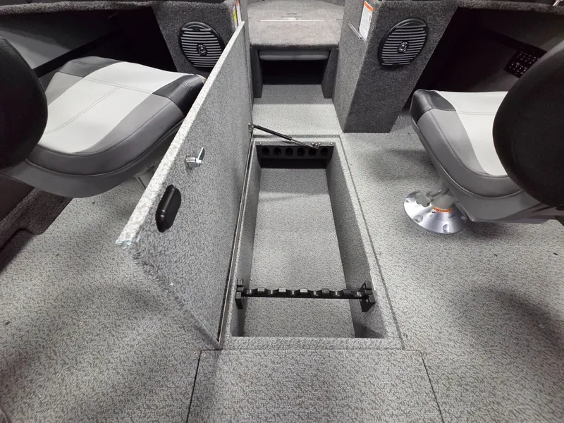 Slide: The Image of Crestliner 2050 Sportfish 2026 - 30