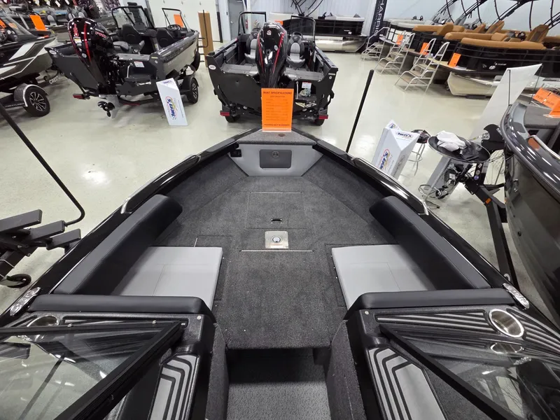 Slide: The Image of Crestliner 2050 Sportfish 2026 - 7