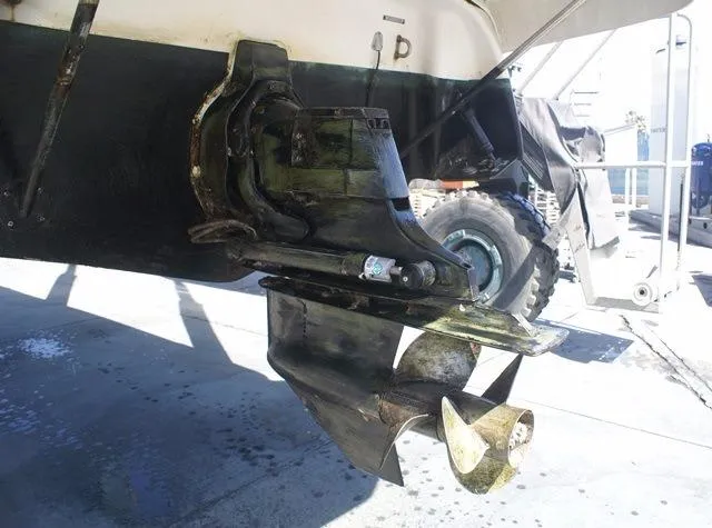 Slide: The Image of 2005 Four Winns 268 Vista boat propeller and stern drive in a maintenance area. - 30