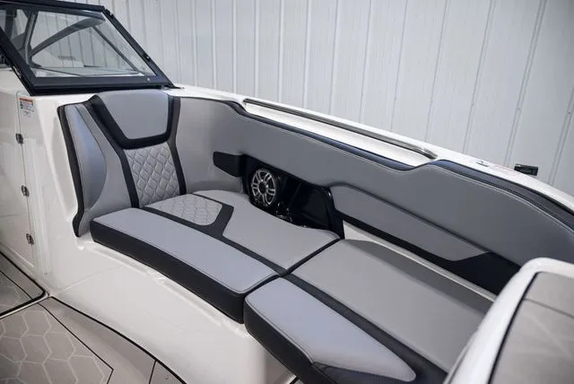 Slide: The Image of Yamaha 255XE 2026 - 14