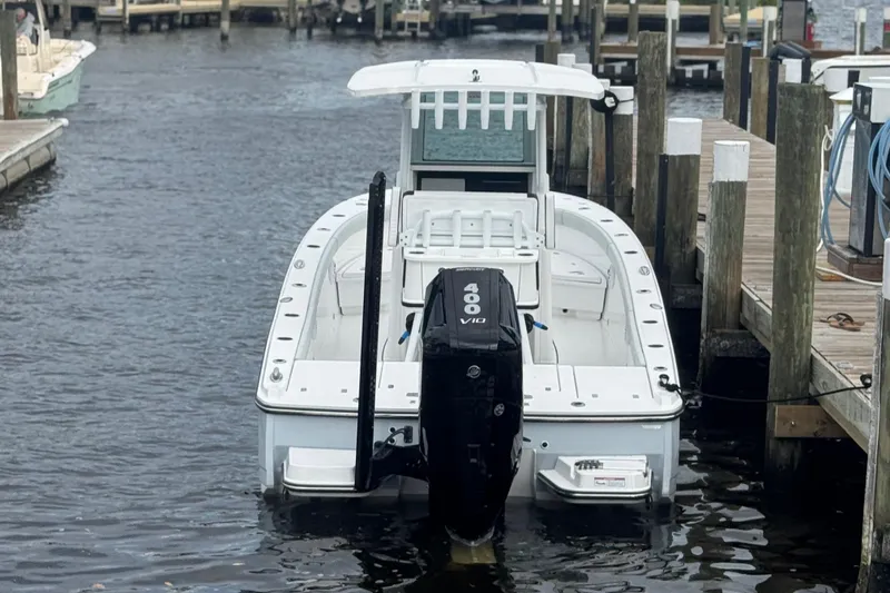 Slide: The Image of 2026 Blackfin 262 HB boat docked with powerful 400 V10 engine. - 14