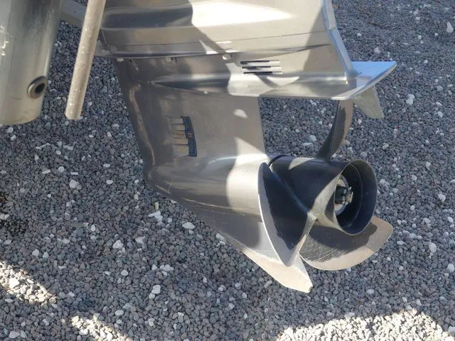 Slide: The Image of Robalo R207 Dual Console 2018 - 11