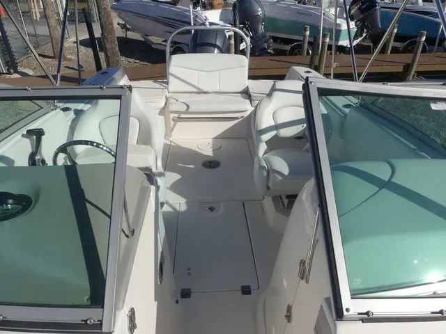 Slide: The Image of Robalo R207 Dual Console 2018 - 13