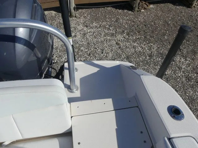 Slide: The Image of Robalo R207 Dual Console 2018 - 21