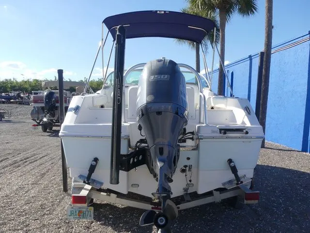 Slide: The Image of Robalo R207 Dual Console 2018 - 5