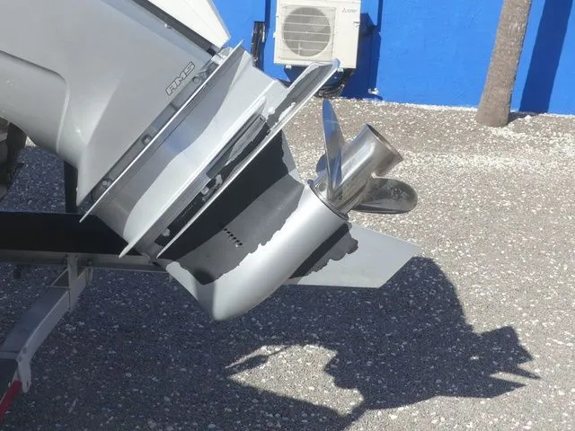 Slide: The Image of Boston Whaler 230 Vantage 2016 - 12