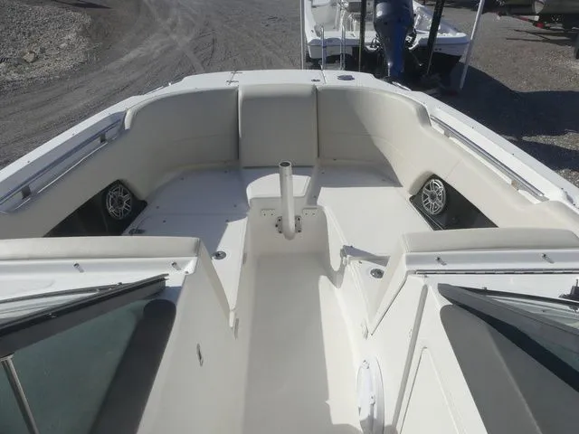 Slide: The Image of Boston Whaler 230 Vantage 2016 - 13
