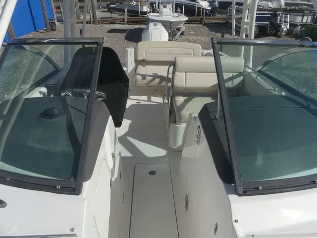 Slide: The Image of Boston Whaler 230 Vantage 2016 - 14