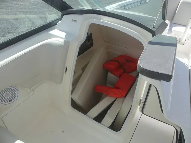 Slide: The Image of Boston Whaler 230 Vantage 2016 - 16