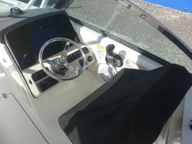 Slide: The Image of Boston Whaler 230 Vantage 2016 - 18