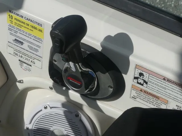 Slide: The Image of Boston Whaler 230 Vantage 2016 - 19