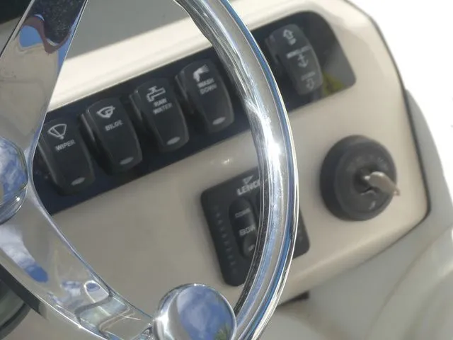 Slide: The Image of Boston Whaler 230 Vantage 2016 - 20