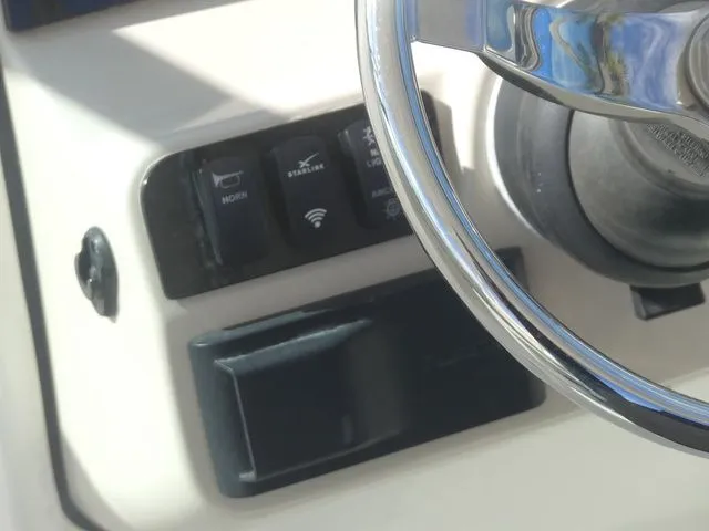 Slide: The Image of Boston Whaler 230 Vantage 2016 - 22