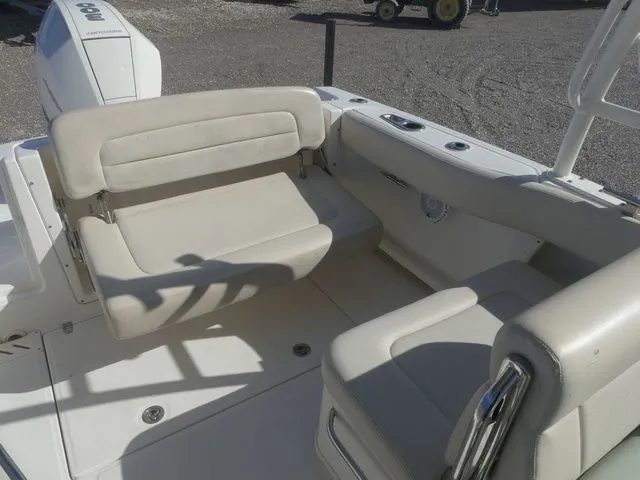 Slide: The Image of Boston Whaler 230 Vantage 2016 - 24