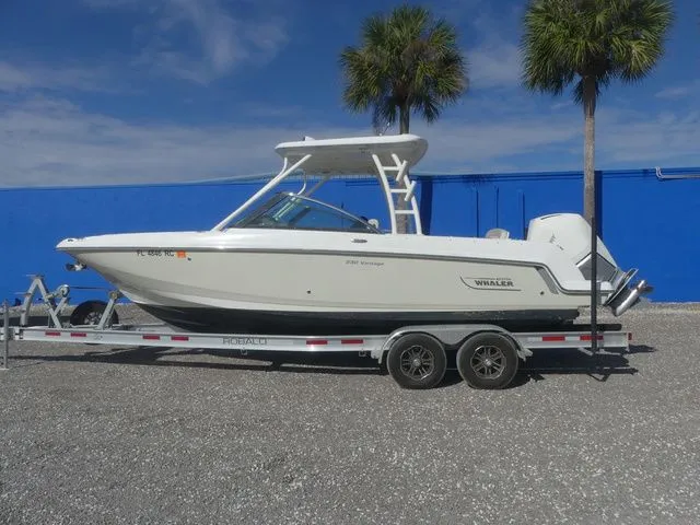 Slide: The Image of Boston Whaler 230 Vantage 2016 - 7