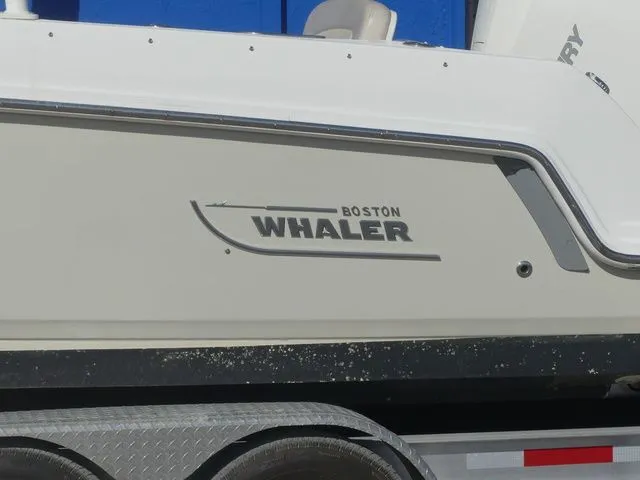 Slide: The Image of Boston Whaler 230 Vantage 2016 - 8