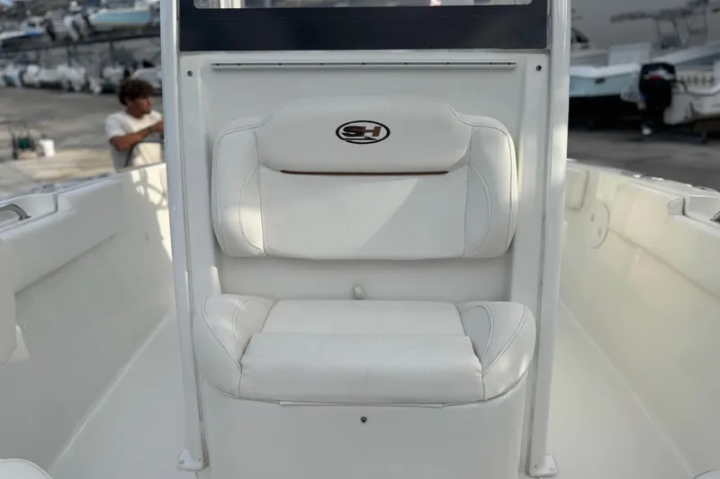 Slide: The Image of 2019 Sea Hunt Ultra 235 SE boat seat with logo, white upholstery. - 19