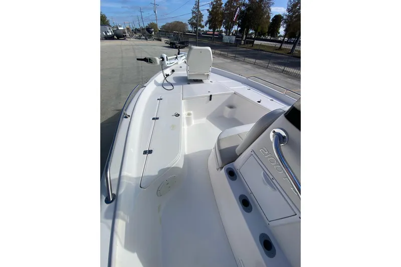 Slide: The Image of 2006 Sea Quest 2100 Probay boat deck with seating and storage compartments. - 9