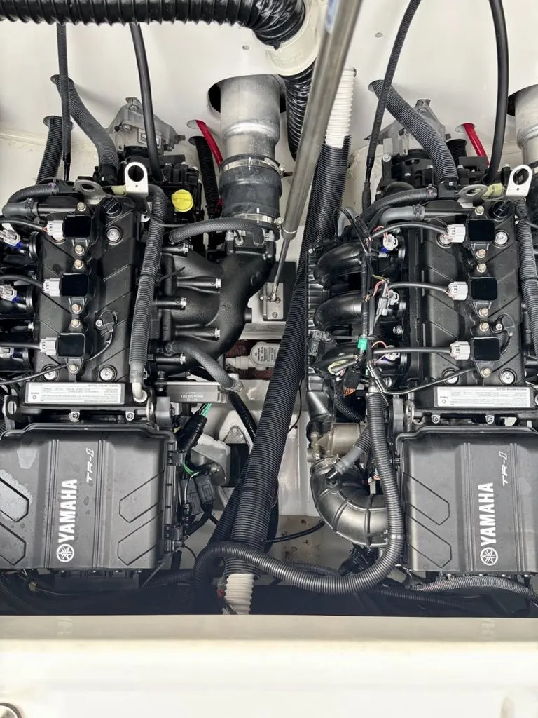 Slide: The Image of Yamaha SX 220 boat 2023 on trailer, front view. - 17