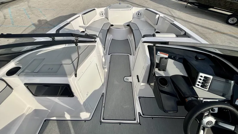 Slide: The Image of 2023 Yamaha SX 220 boat at The Boat Yard. - 18
