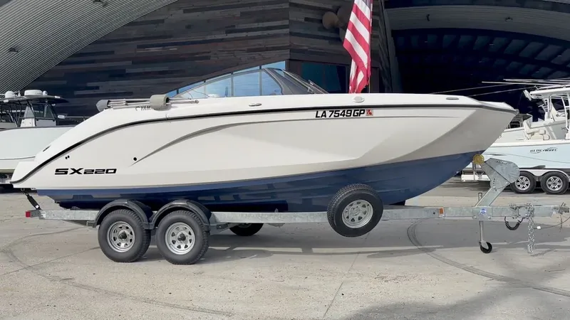 Slide: The Image of 2023 Yamaha SX 220 boat on trailer, side view. - 8