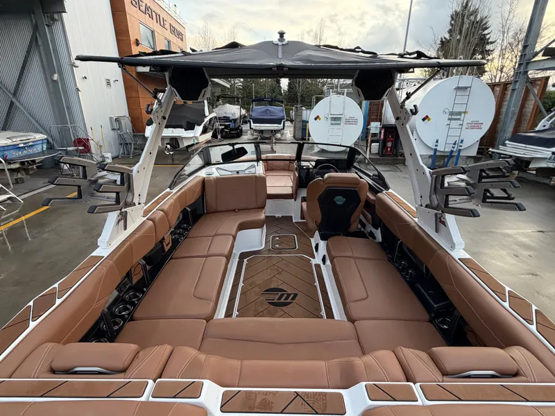 Slide: The Image of Malibu Wakesetter 23 LSV 2025 - 10