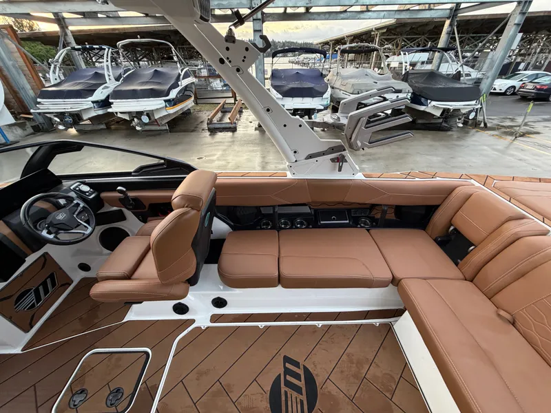 Slide: The Image of Malibu Wakesetter 23 LSV 2025 - 11