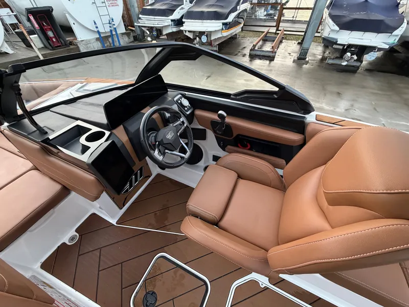 Slide: The Image of Malibu Wakesetter 23 LSV 2025 - 17