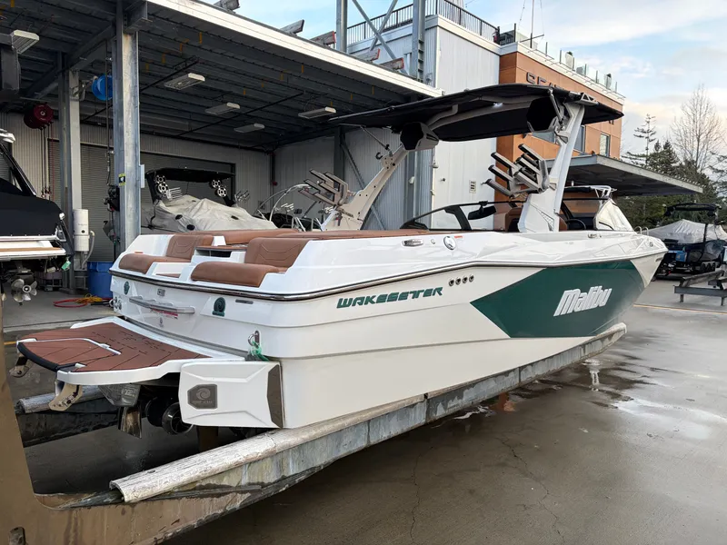 Slide: The Image of Malibu Wakesetter 23 LSV 2025 - 24