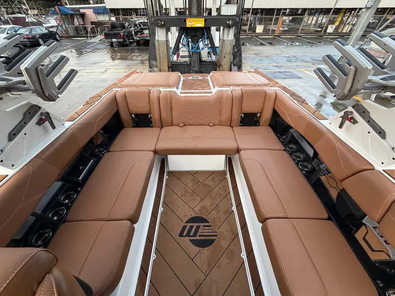 Slide: The Image of Malibu Wakesetter 23 LSV 2025 - 29
