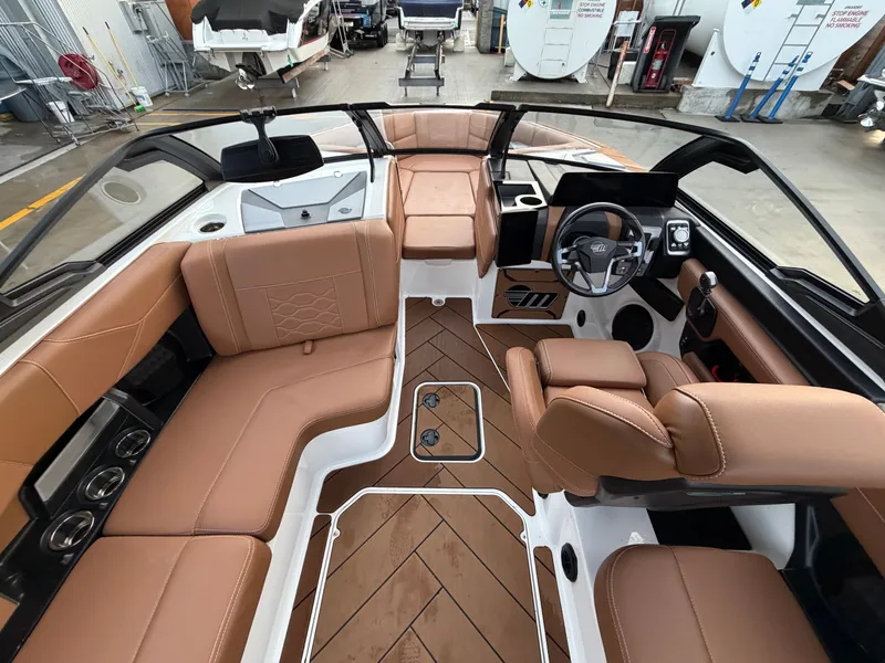 Slide: The Image of Malibu Wakesetter 23 LSV 2025 - 32