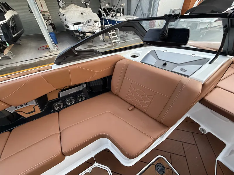 Slide: The Image of Malibu Wakesetter 23 LSV 2025 - 33