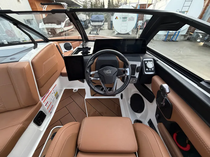 Slide: The Image of Malibu Wakesetter 23 LSV 2025 - 35